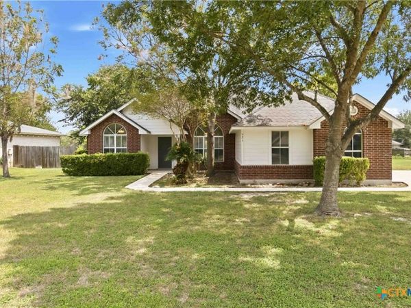 521 Woodlake Drive, McQueeney, TX 78123