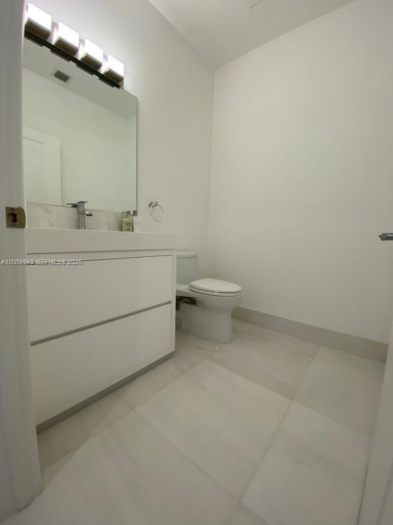 1945 S Ocean Dr, Unit 211, Hallandale Beach, FL 33009 Photo