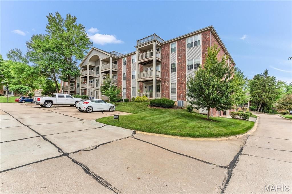 5353 N Kenrick Parke Drive , Unit 205, Saint Louis, MO 63119 Main Photo