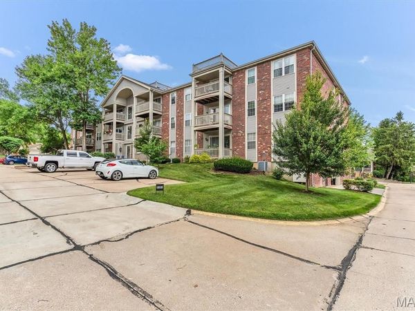 5353 N Kenrick Parke Drive , Unit 205, St Louis, MO 63119