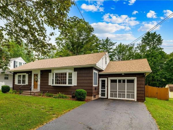 8 Parkway Place, New Hartford, NY 13413
