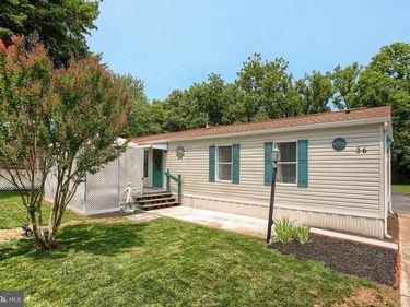 36 GARDEN PARKWAY, CARLISLE, PA 17013