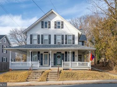 17 W COTTAGE AVENUE , MILLERSVILLE, PA 17551