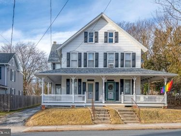 19 W COTTAGE AVENUE , MILLERSVILLE, PA 17551