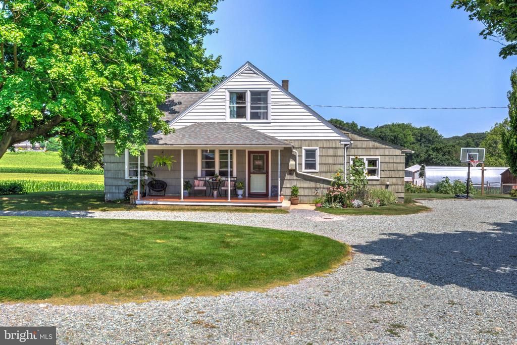 997 SMYRNA ROAD, KINZERS, PA 17535