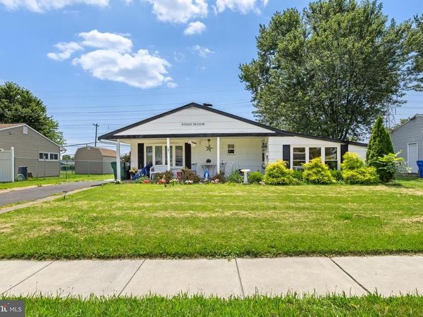 32 GUN ROAD, LEVITTOWN, PA 19057