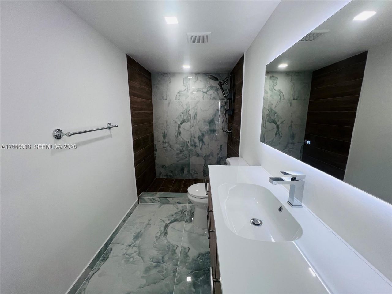 1200 NE Miami Gardens Dr , Unit 501W, Miami, FL 33179 Photo