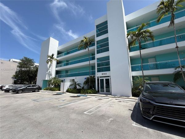 652 NE 63rd St, Unit 404, Miami, FL 33138