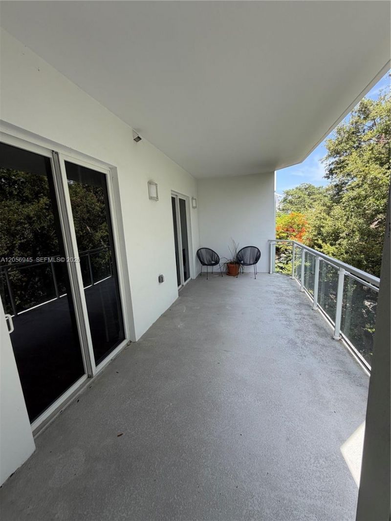 652 NE 63rd St, Unit 404, Miami, FL 33138 Photo