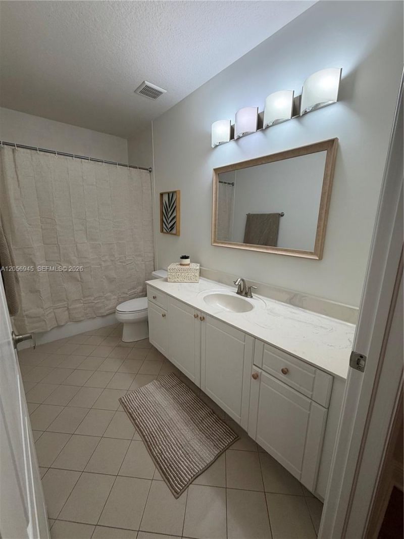 652 NE 63rd St, Unit 404, Miami, FL 33138 Photo