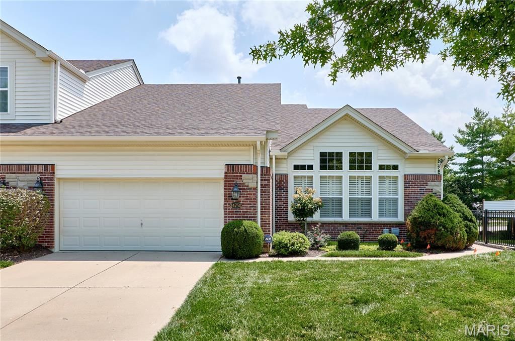 14750 Thornbird Manor Parkway , Chesterfield, MO 63017 Main Photo