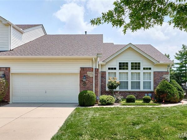 14750 Thornbird Manor Parkway , Chesterfield, MO 63017