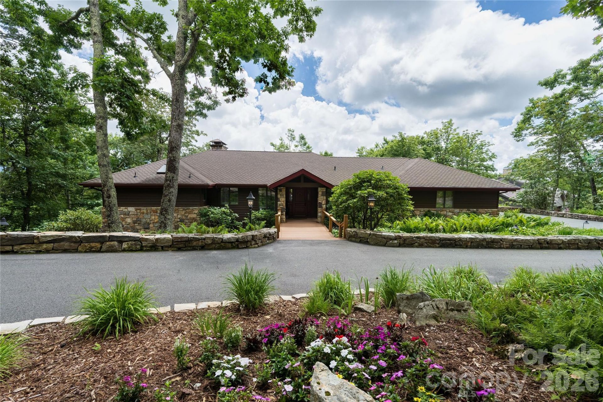 815 Crest Trail, Linville, NC 28646 Main Photo