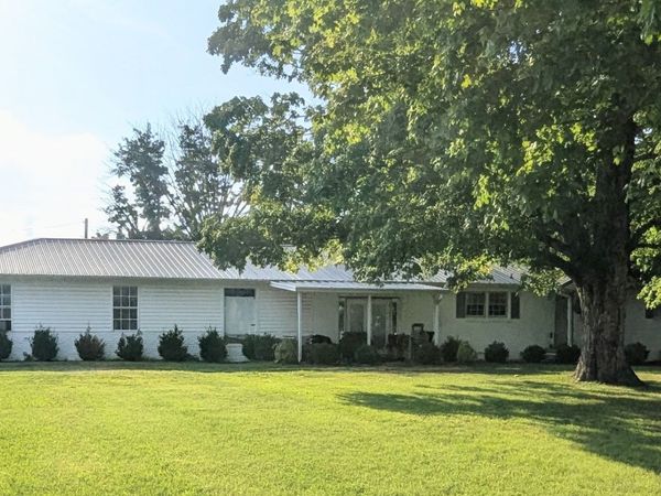 1721 Pleasant Grove Rd , Westmoreland, TN 37186