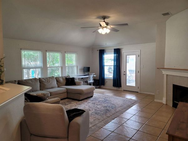 108 Warner BND, Hutto, TX 78634