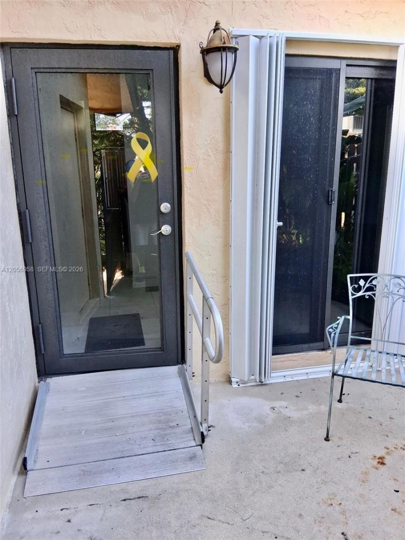 151 Essex Rd , Unit 4-30, Hollywood, FL 33024 Photo