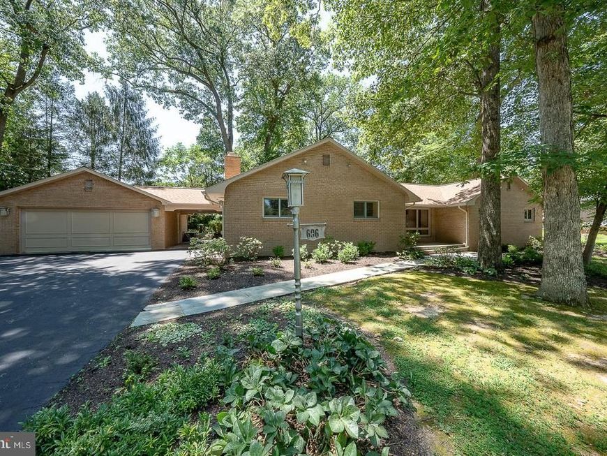 696 Forest Road , Wayne, PA 19087 Main Photo