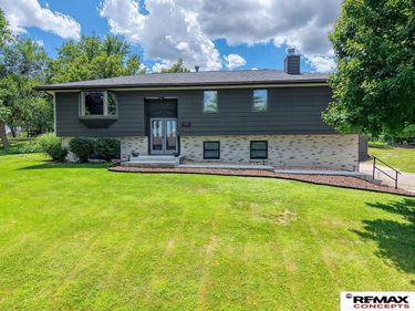 1241 Beechcraft Road, Lincoln, NE 68527