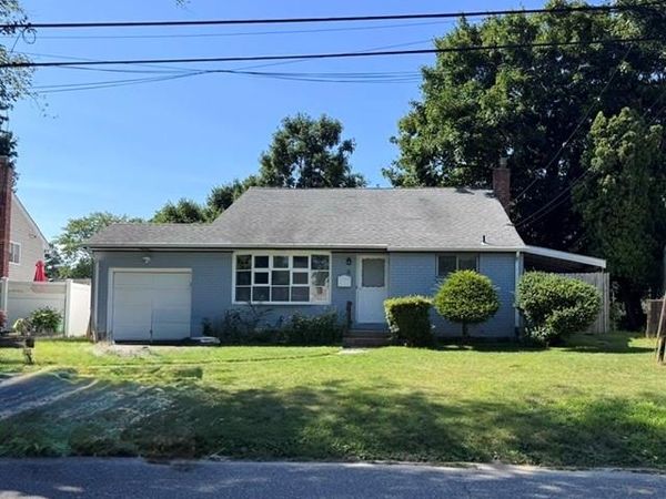 11 Foley Place , Huntington Station, NY 11746