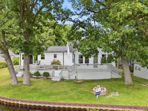 845 S Lakeside Drive, Leoni Twp, MI 49254