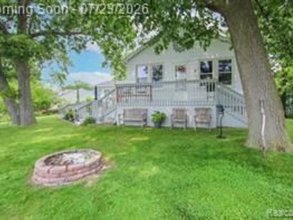 845 S Lakeside Drive, Leoni Twp, MI 49254