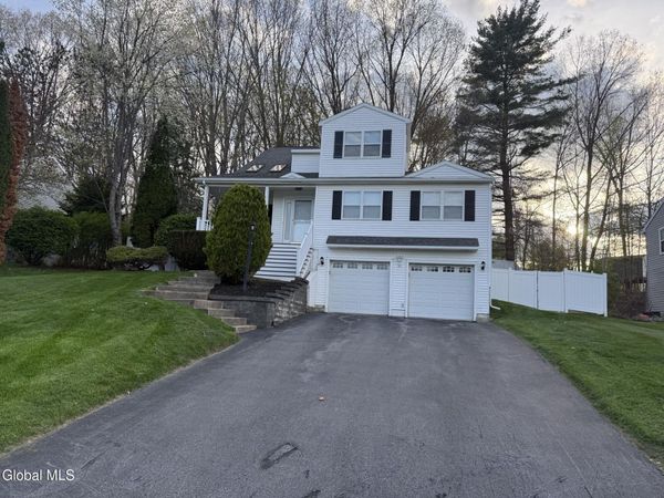 31 Ponderosa Drive, Clifton Park, NY 12065