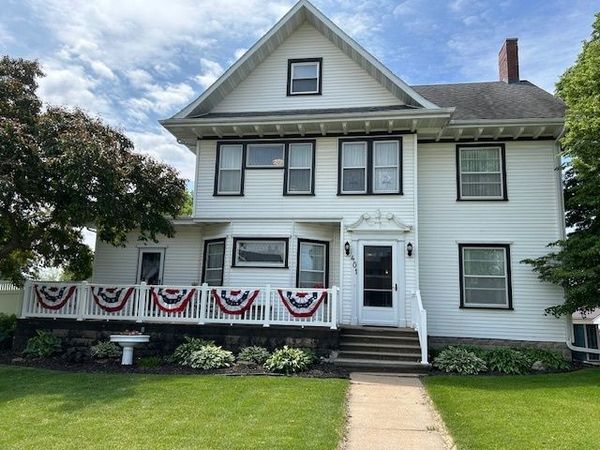 401 MARKET Street, Delmar, IA 52037