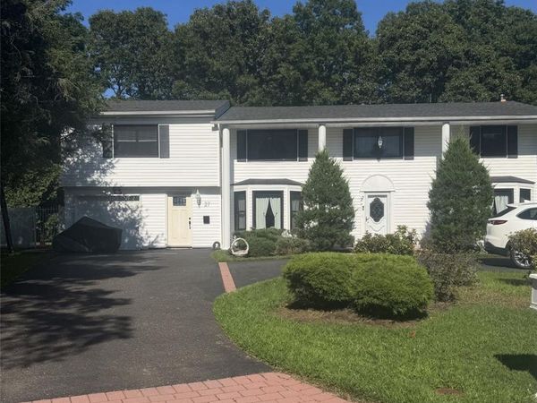 27 Stuart Drive , Coram, NY 11727