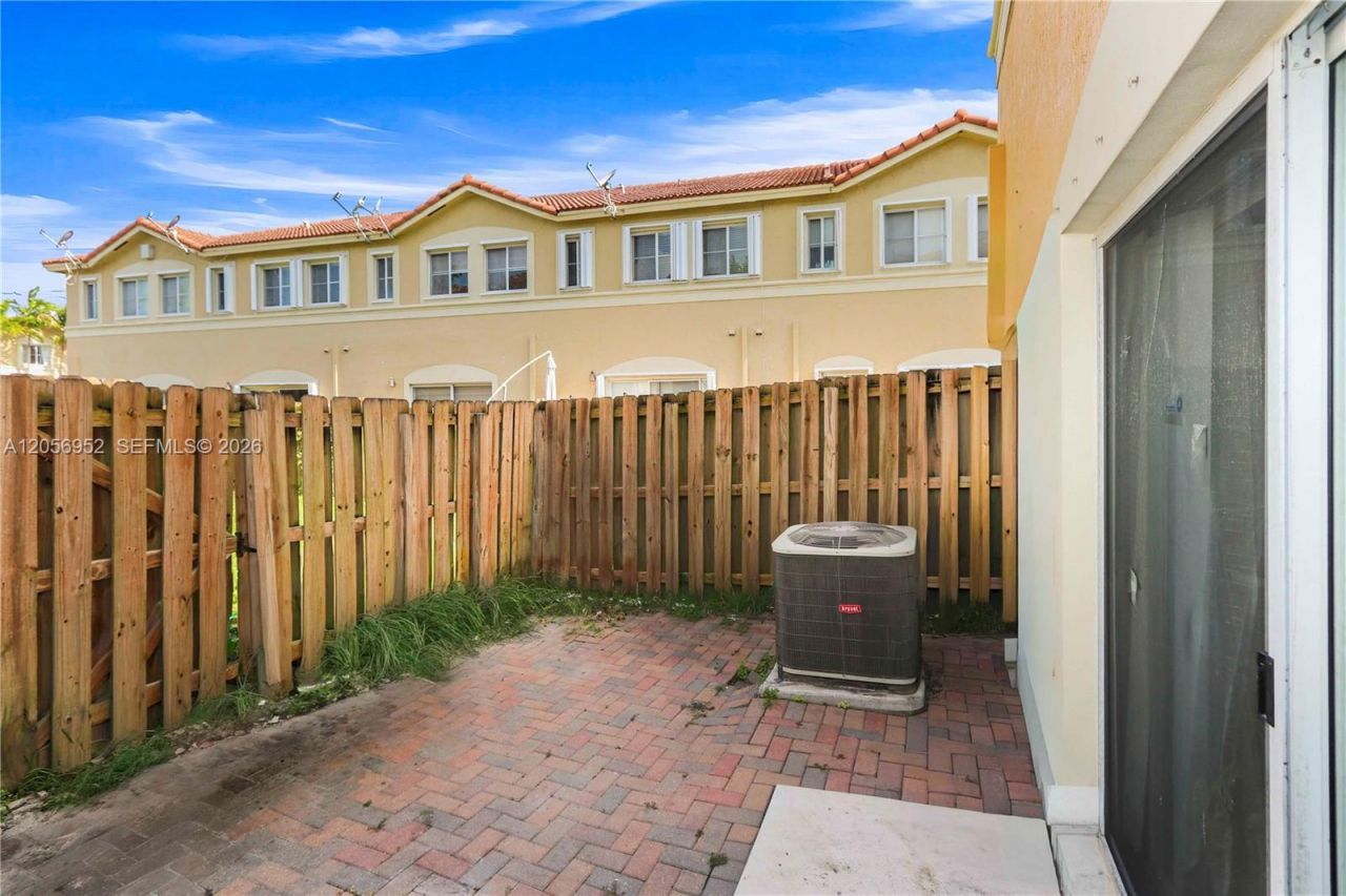 8242 NW 107th Ct , Unit 8-12, Doral, FL 33178 Photo