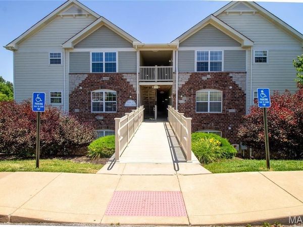 1832 piedmont Court , St Peters, MO 63304