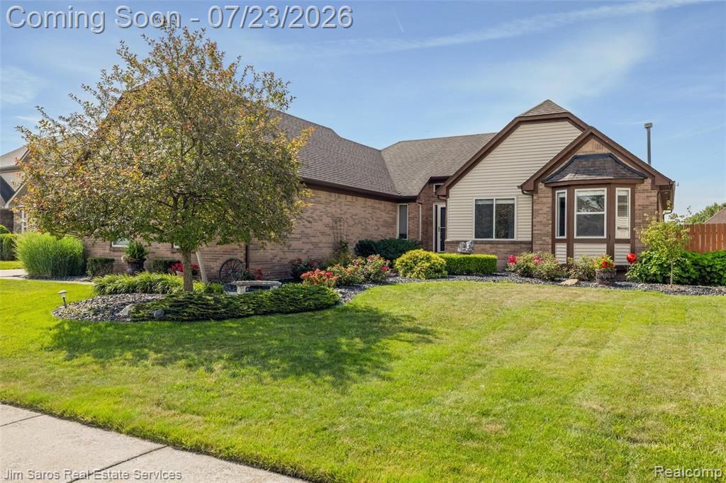 18500 Autumnwood Drive, Clinton Township, MI 48035 Main Photo