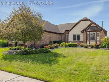 18500 Autumnwood Drive, Clinton Twp, MI 48035