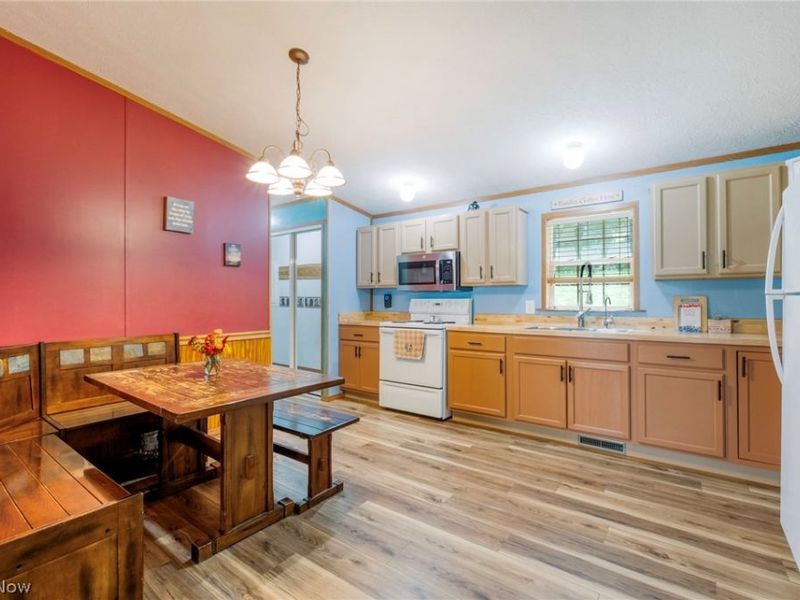 3306 Sycamore Drive, New Waterford, OH 44445 Photo 12