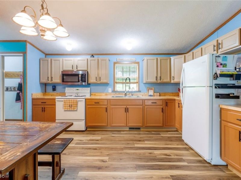 3306 Sycamore Drive, New Waterford, OH 44445 Photo 13