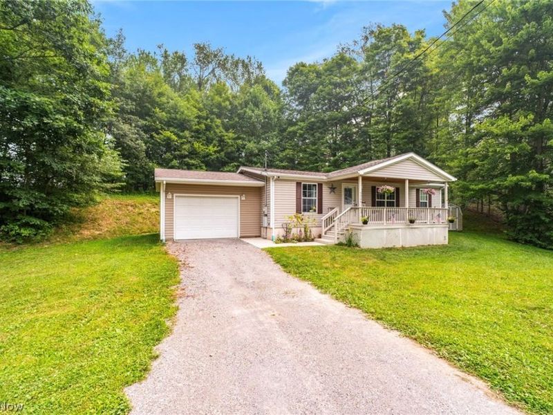 3306 Sycamore Drive, New Waterford, OH 44445 Photo 2