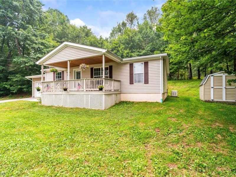 3306 Sycamore Drive, New Waterford, OH 44445 Photo 3