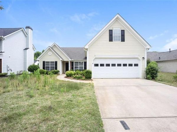 413 Baldwin Court , Newnan, GA 30263