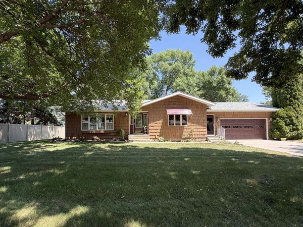  1310 Northridge Rd, Mitchell, SD 57301