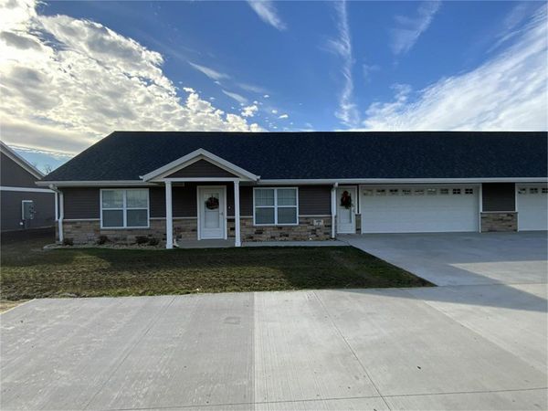 108 Bailey Drive, Unit J, Manchester, IA 52057