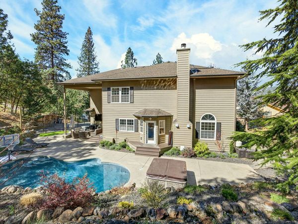 120 Ponderosa Way, Jacksonville, OR 97530