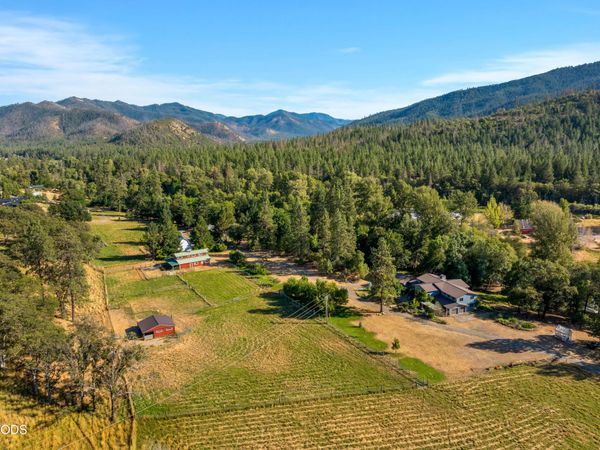 2076 Upper Applegate Road, Jacksonville, OR 97530