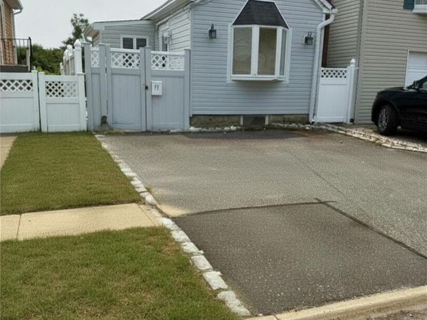 77 E Santa Barbara Road , Lindenhurst, NY 11757