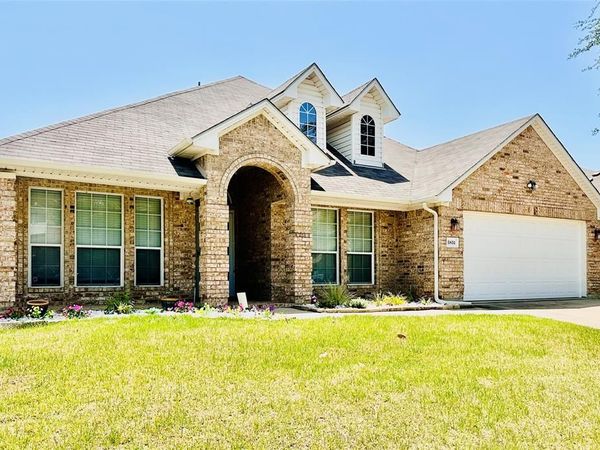5851 Lorenzo Drive, Grand Prairie, TX 75052