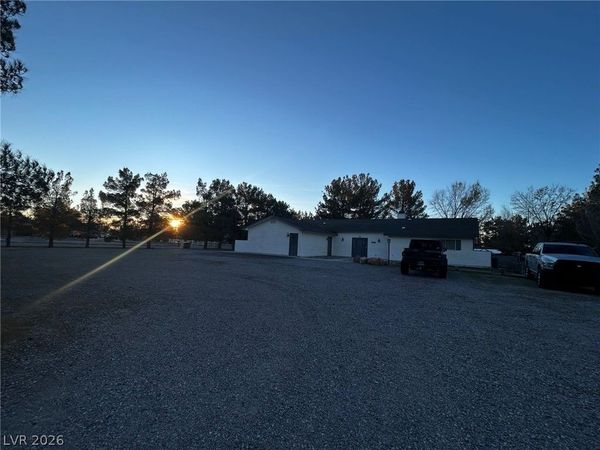 2481 E Falcon Street , Pahrump, NV 89048