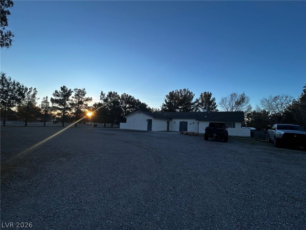 2481 E Falcon Street , Pahrump, NV 89048