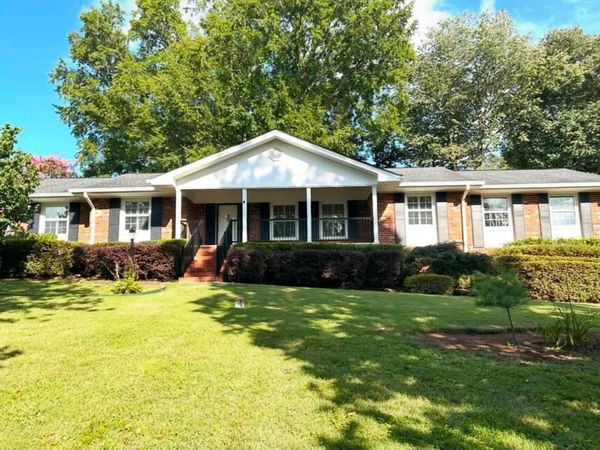 2220 Edgewater Drive NW, Cleveland, TN 37311