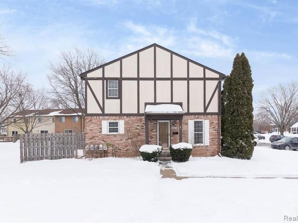 36461 Park Place Drive, Sterling Heights, MI 48310