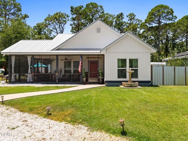 242 15th Street , Apalachicola, FL 32320