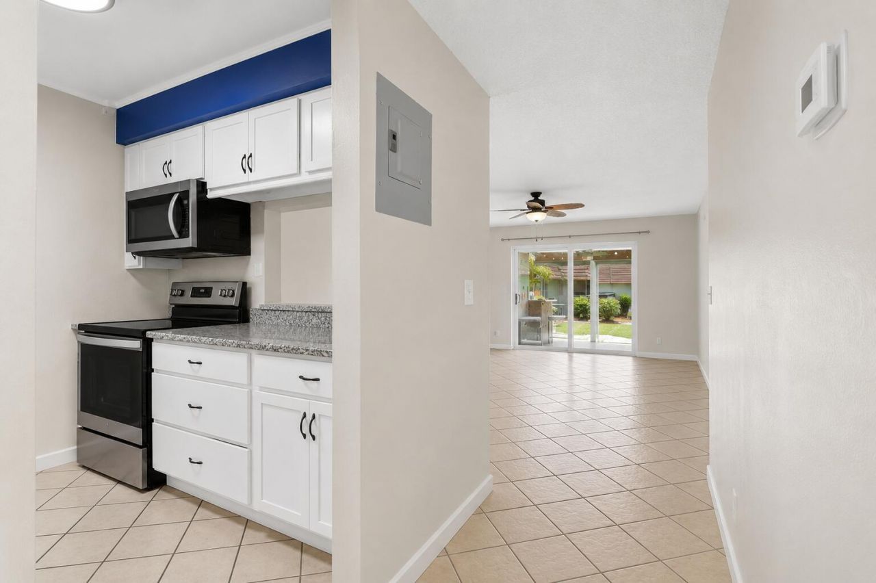 12027 Greenway Circle S, Unit 204, Royal Palm Beach, FL 33411 Photo