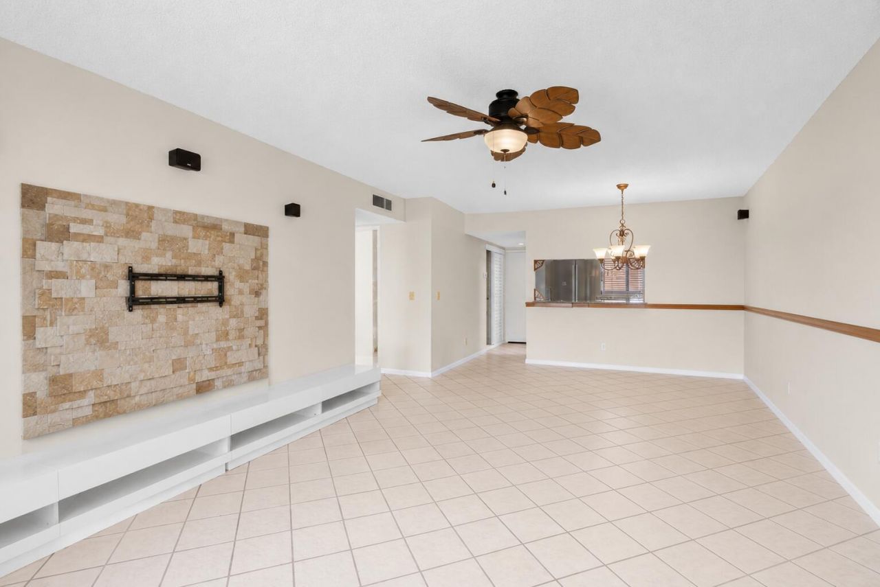 12027 Greenway Circle S, Unit 204, Royal Palm Beach, FL 33411 Photo